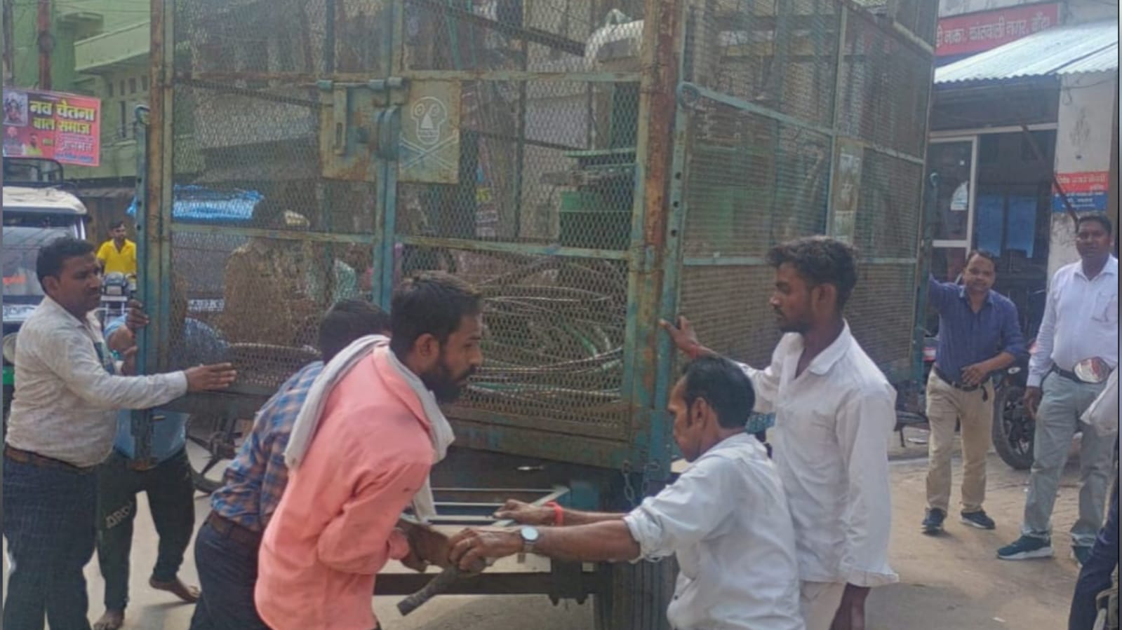बांदा में बिजली को मिली 'हनुमान सिद्धि' : समस्या 'पूंछ' की तरह रही है 'बढ़'