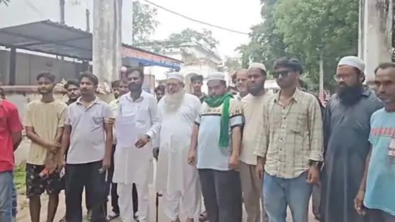 बांदा में 250 साल पुरानी मस्जिद पर कब्जे का आरोप : मुस्लिम पक्ष नें दिया ज्ञापन