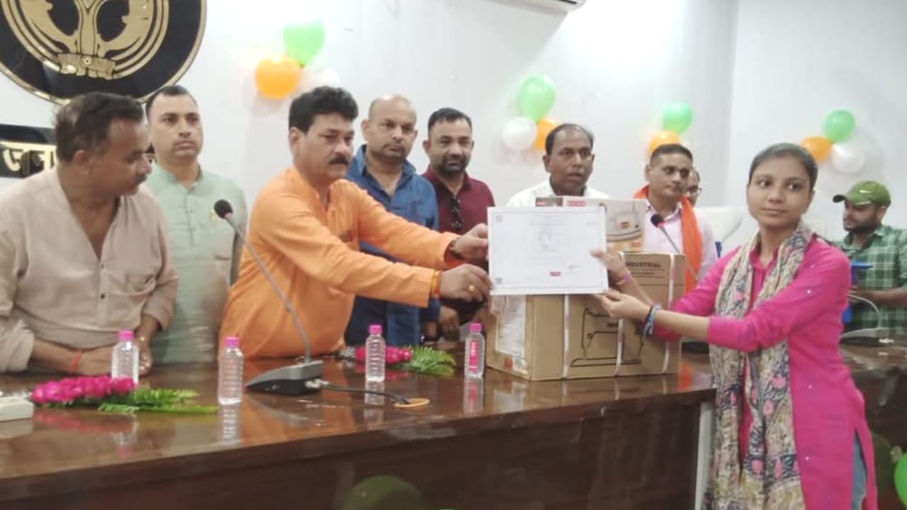 भाजपा जिलाध्यक्ष कल्लू सिंह ने दिव्यांगों को बांटे उपकरण: कहा कमजोरों तक लाभ पहुँचाना ही लक्ष्य