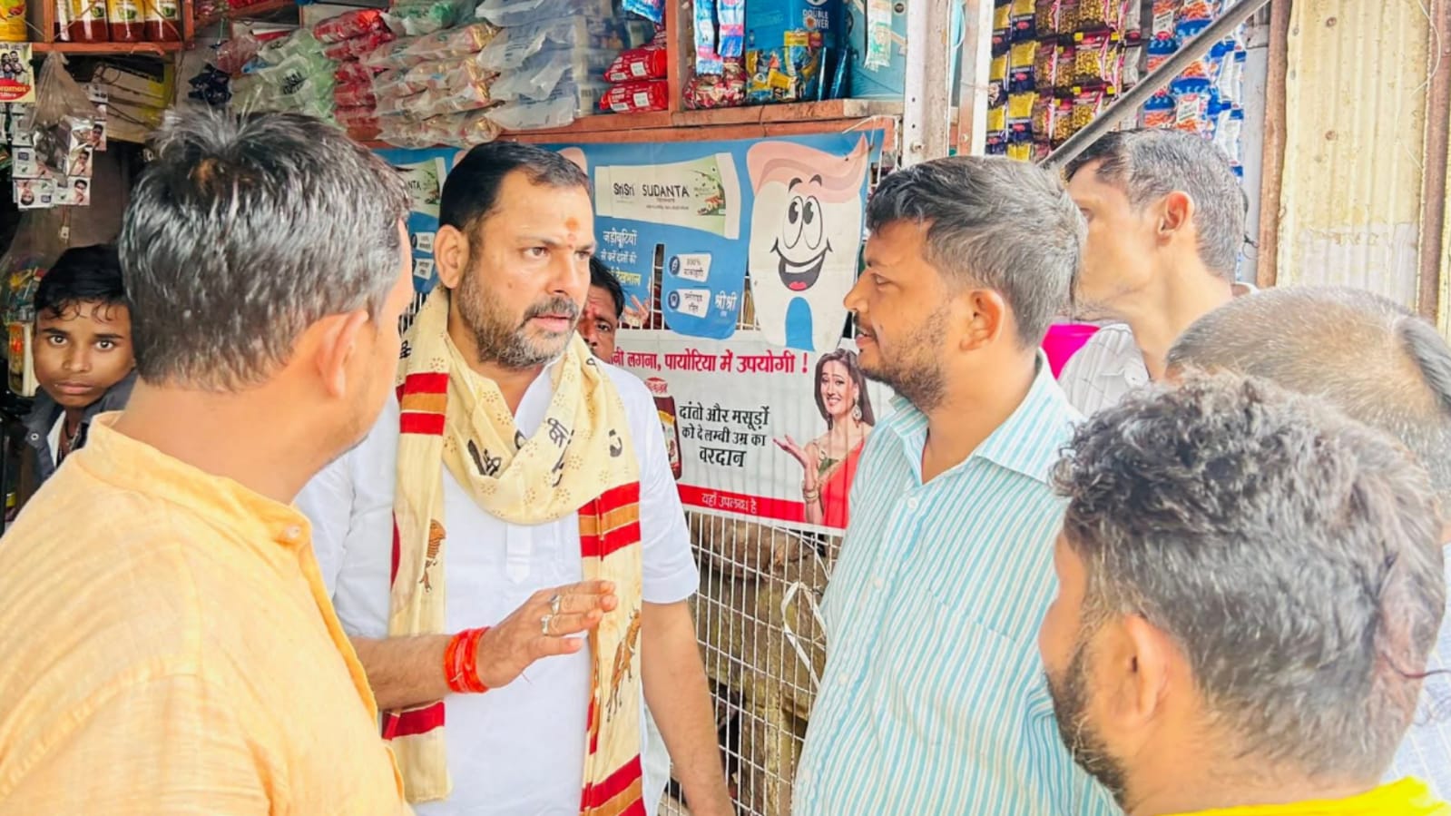 विधायक प्रकाश की पदयात्रा नें किया माहौल तेज: व्यापारियों और उपभोक्ताओं में नई ऊर्जा