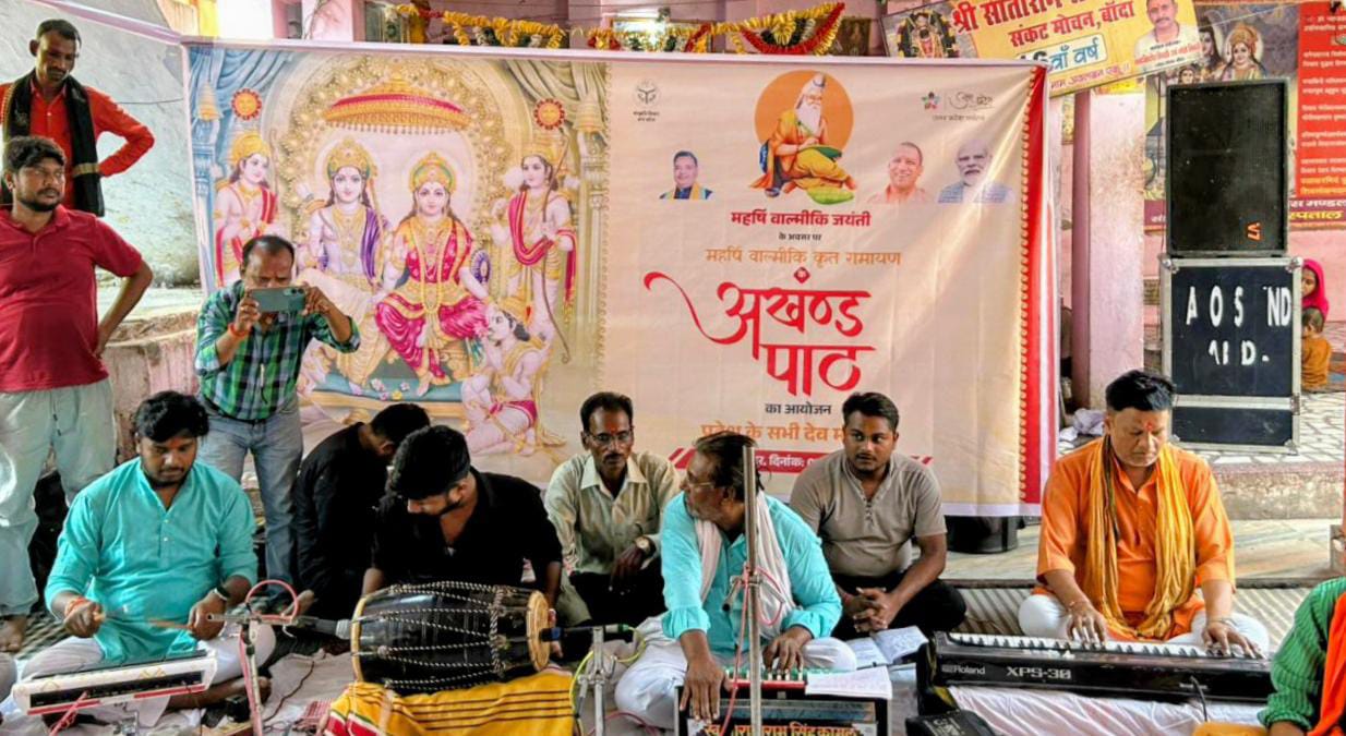 पालिका अध्यक्ष मालती नें गाया मधुर भजन : वाल्मीकि जयंती पर हुये धार्मिक आयोजन