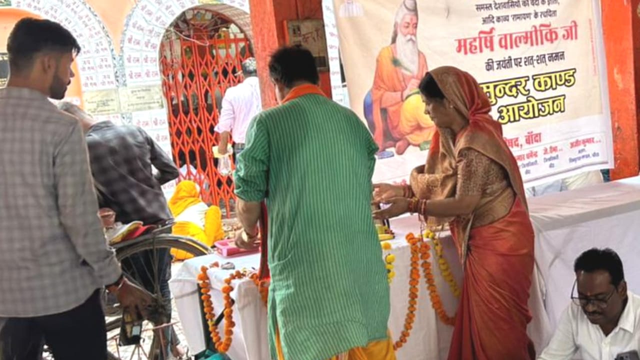 पालिका अध्यक्ष मालती नें गाया मधुर भजन : वाल्मीकि जयंती पर हुये धार्मिक आयोजन