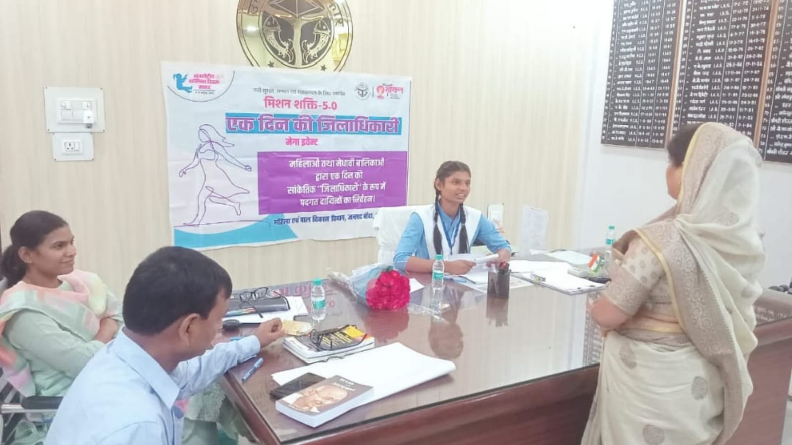 छात्राओं ने संभाली जिले की प्रशासनिक बागडोर: सीखा नेतृत्व और प्रशासन का महत्व