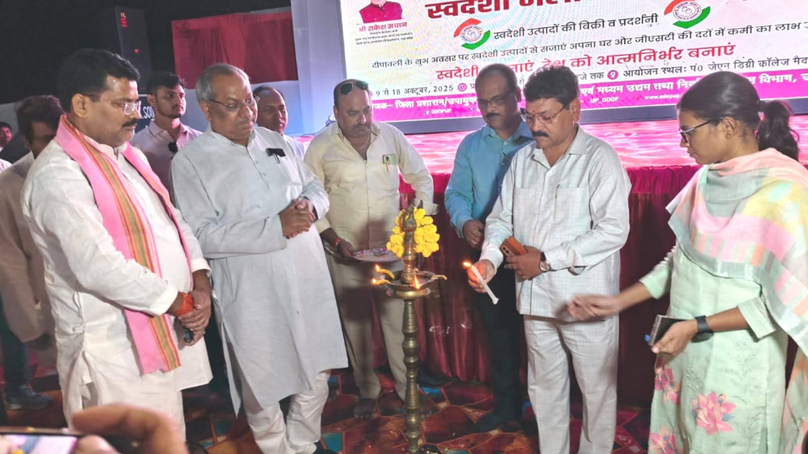 मंत्री संजय एवं अध्यक्ष कल्लू सिंह द्वारा मेले का उद्घाटन: स्थानीय उत्पादों को मिलेगा बढ़ावा