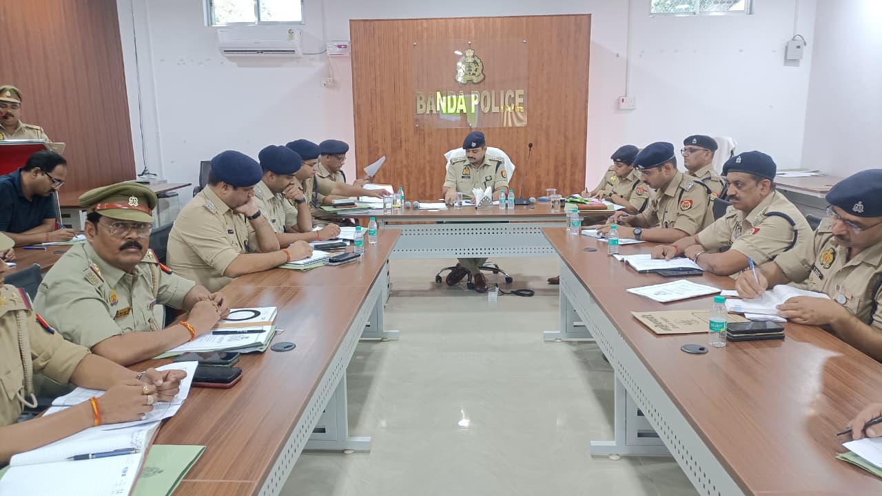 एसपी पलाश का सभी थानों को कड़े निर्देश: शांति-व्यवस्था पर रहे निगाह, हर थाने में बढ़ी चौकसी