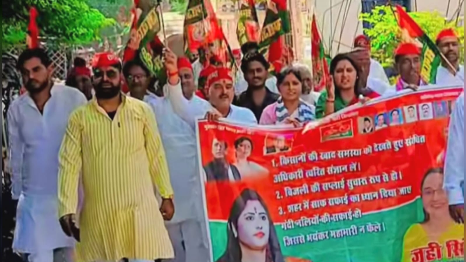 सपा ने जन समस्याओं को लेकर भरी 'हुंकार' : प्रशासन को सौंपा 'ज्ञापन'