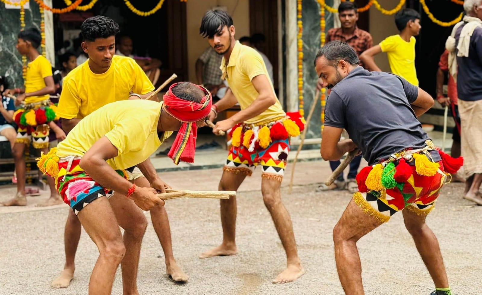 विधायक प्रकाश एवं तेलांगना के संगठन महामंत्री चंद्रशेखर नें लिया 'लोकगौरव' का आनंद: झूमा माहौल
