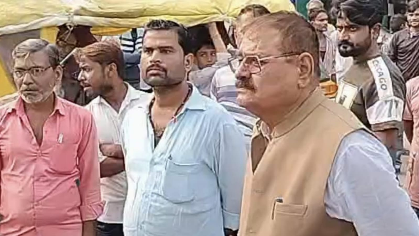 भीषण आग का तांडव: लाखों का माल जलकर खाक, विधायक विशम्भर नें बंधाया ढाढ़स