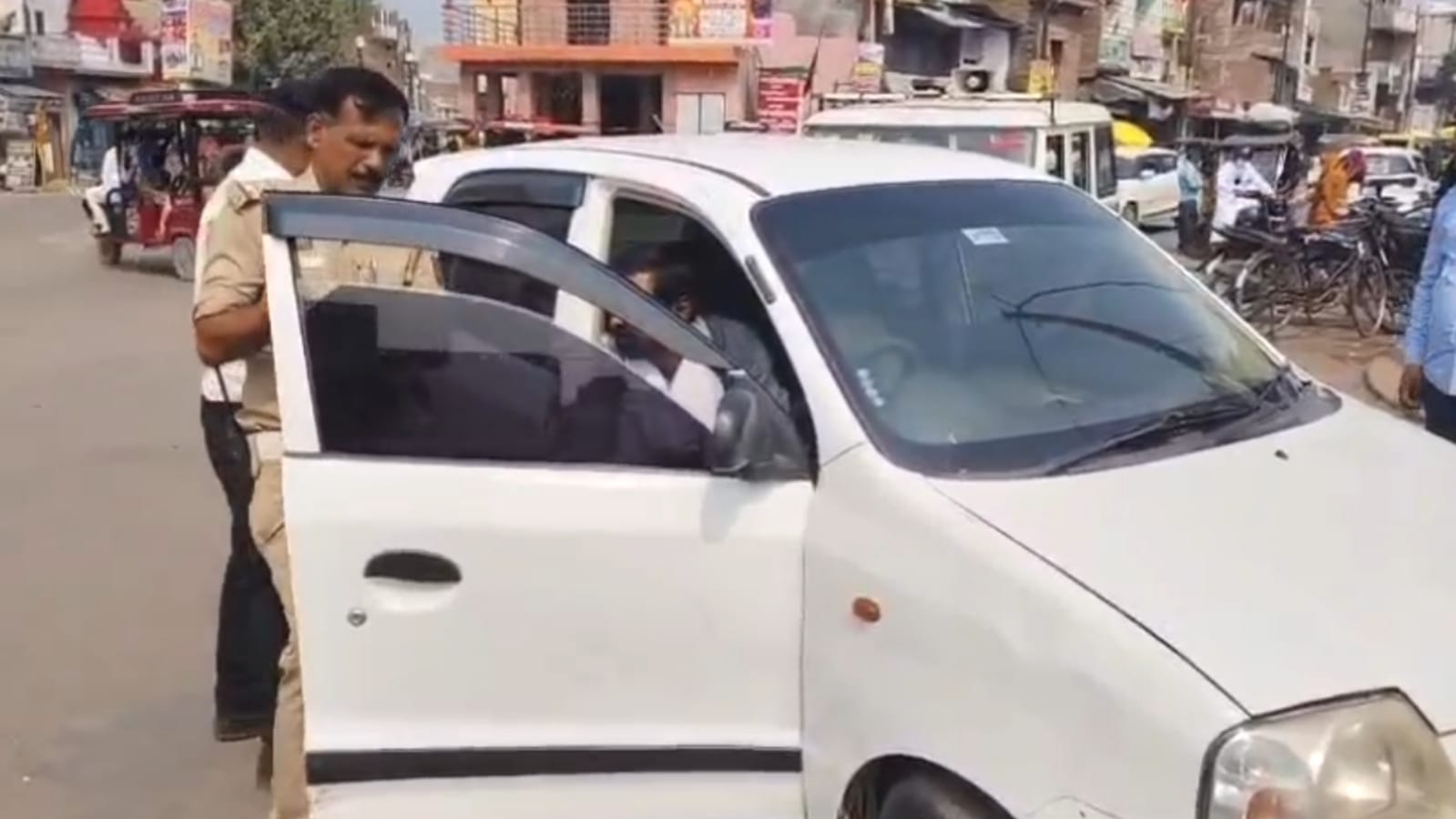 काली फिल्म न बाबा न: पुलिस का सख्त अभियान, ठोका 50 हजार जुर्माना