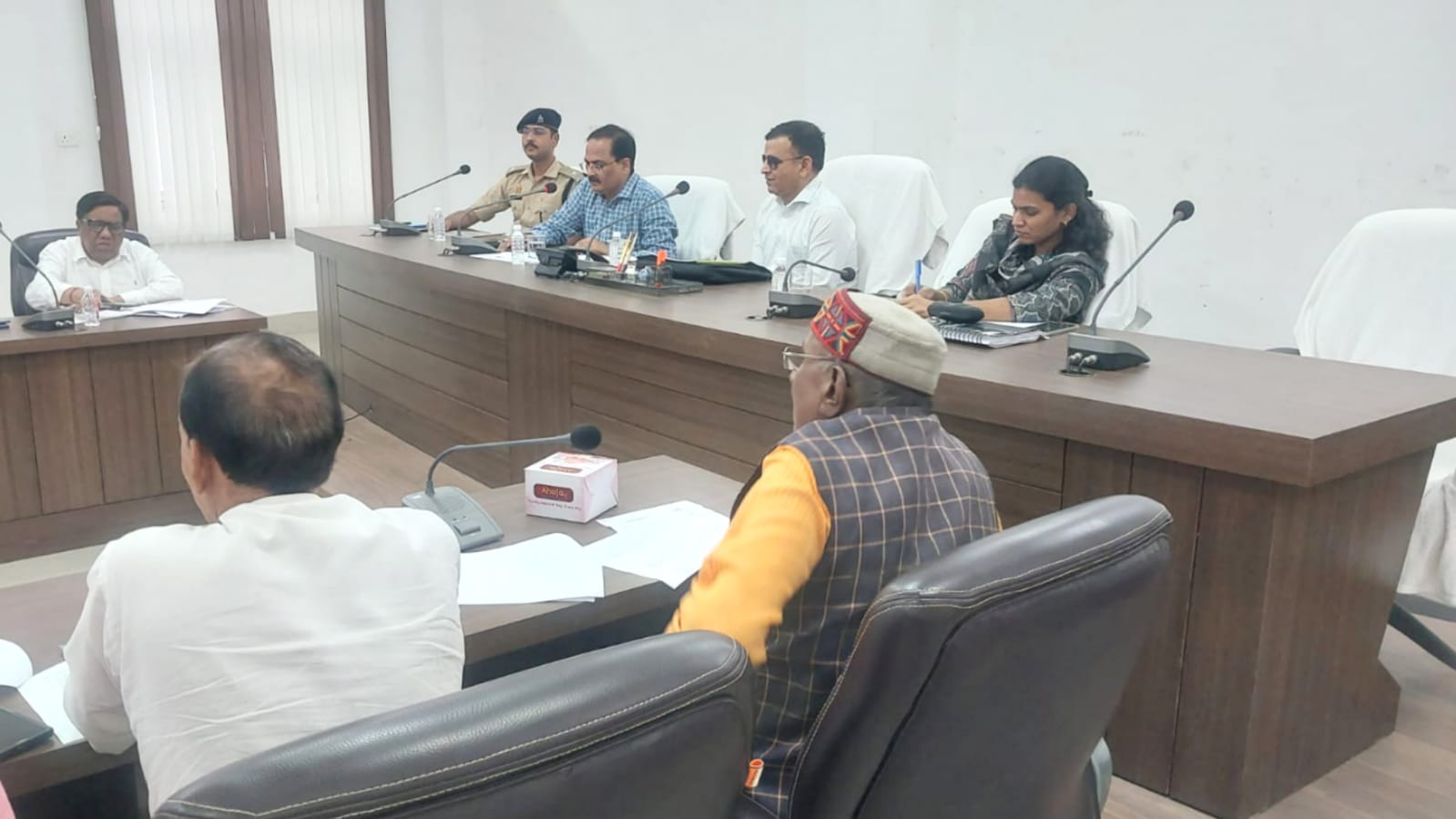 उद्योग बंधु की बैठकें बनी बासी कढ़ी में सौंवा उबाल: आदेशों की गूंज में दब गया दर्द