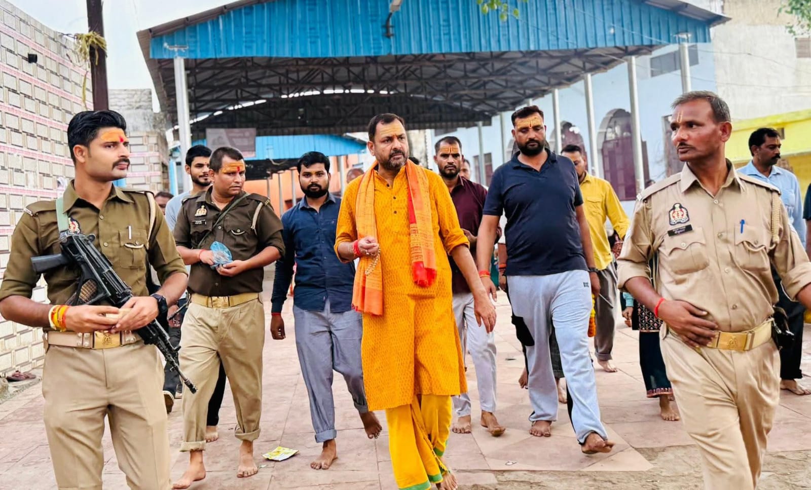 विधायक प्रकाश ने 'कामतानाथ' में टेका माथा: 'जनकल्याण' की किया कामना