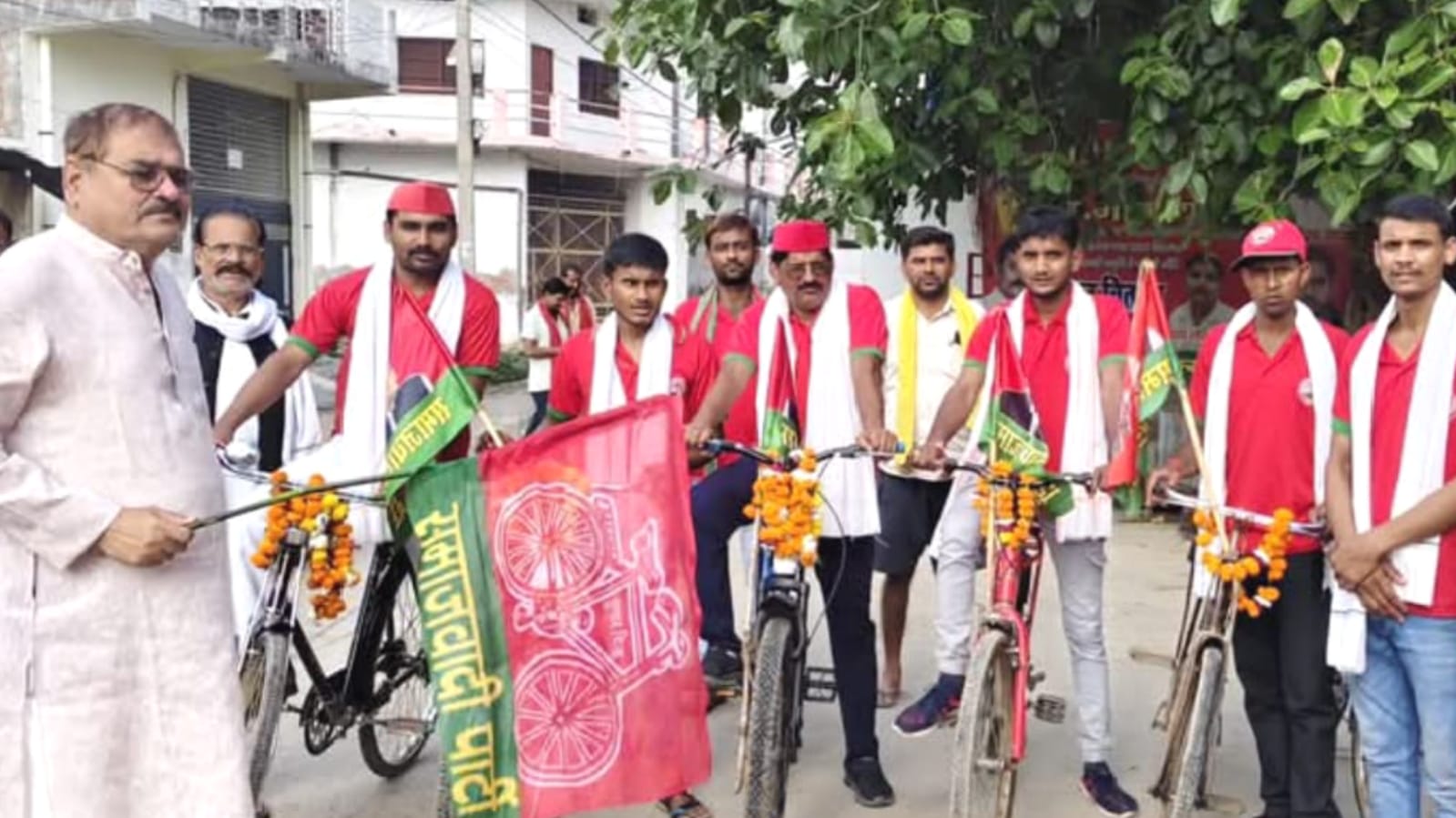 विधायक विशंभर की रणनीति से भाजपा व बसपा में 'खलबली' : सपा की चाल से डगमगाए समीकरण