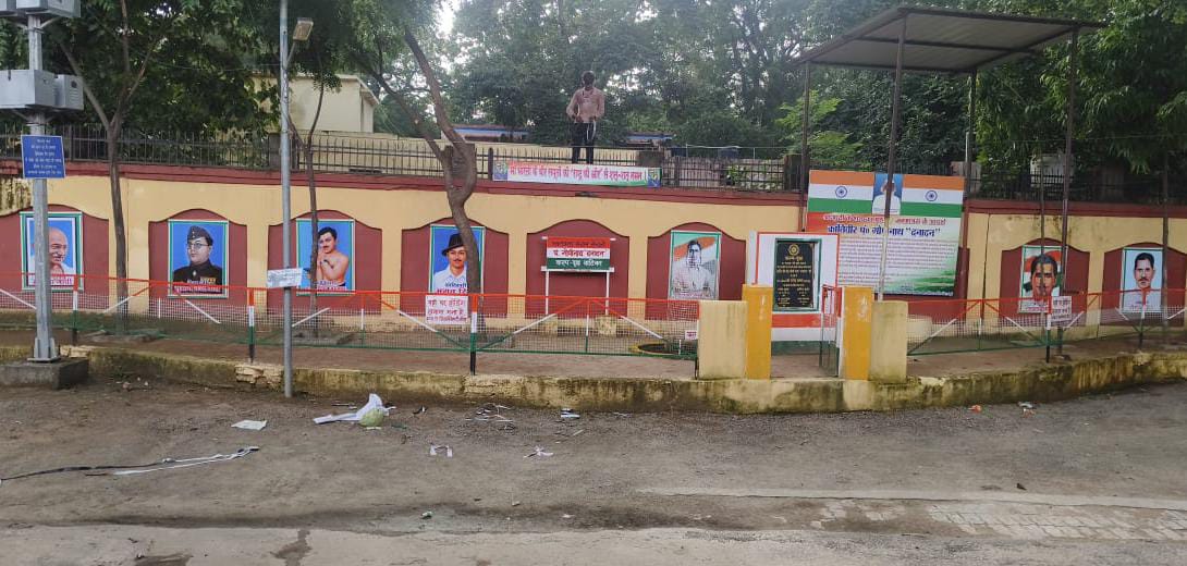 क्रांतिकारियों की धरोहर 'उपेक्षा' की शिकार: कांग्रेस ने डीएम से की 'जीर्णोद्धार' की मांग