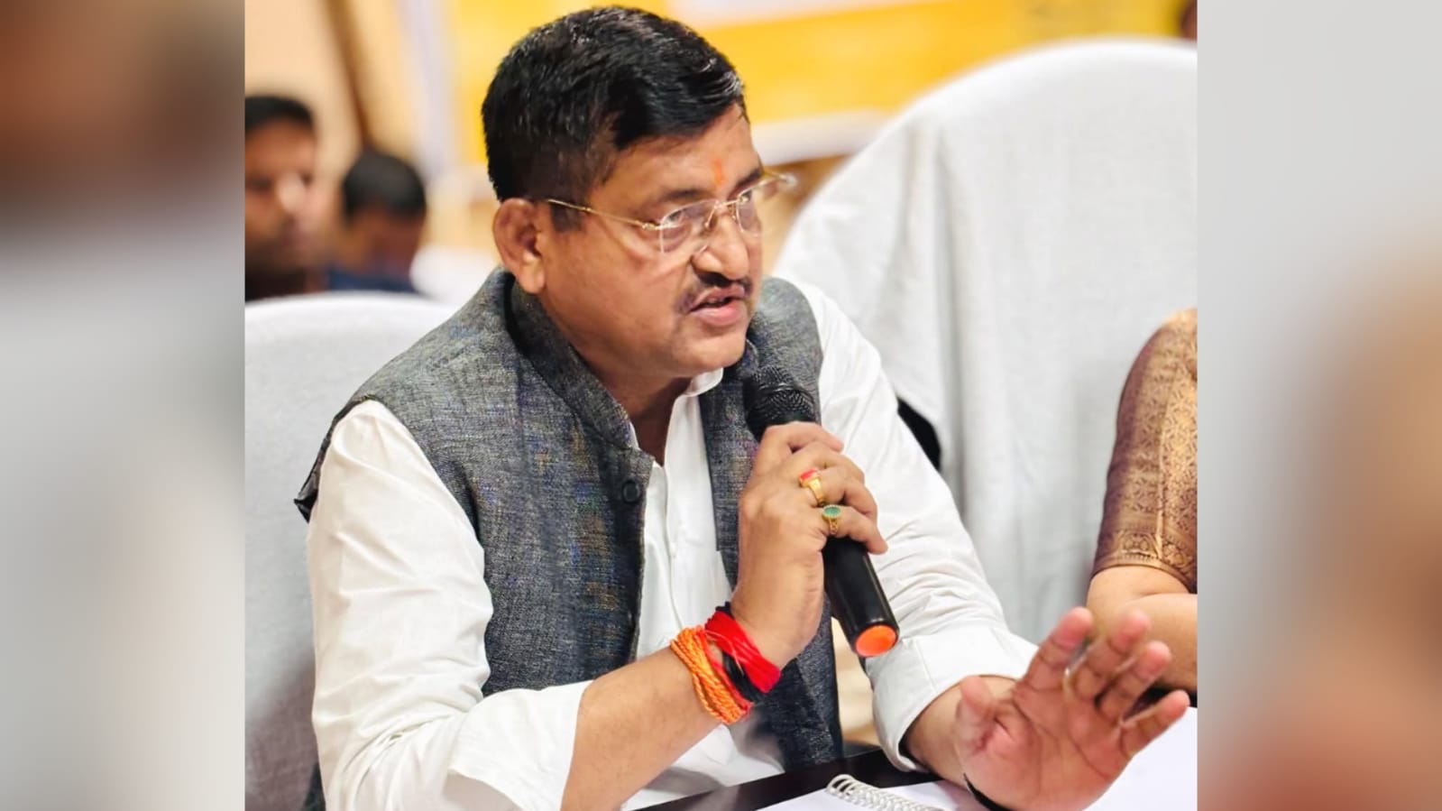 दिशा समिति की बैठक में गूंजी 'जवाबदेही' की आवाज़: विकास कार्यों की 'रफ्तार' पर सख्ती