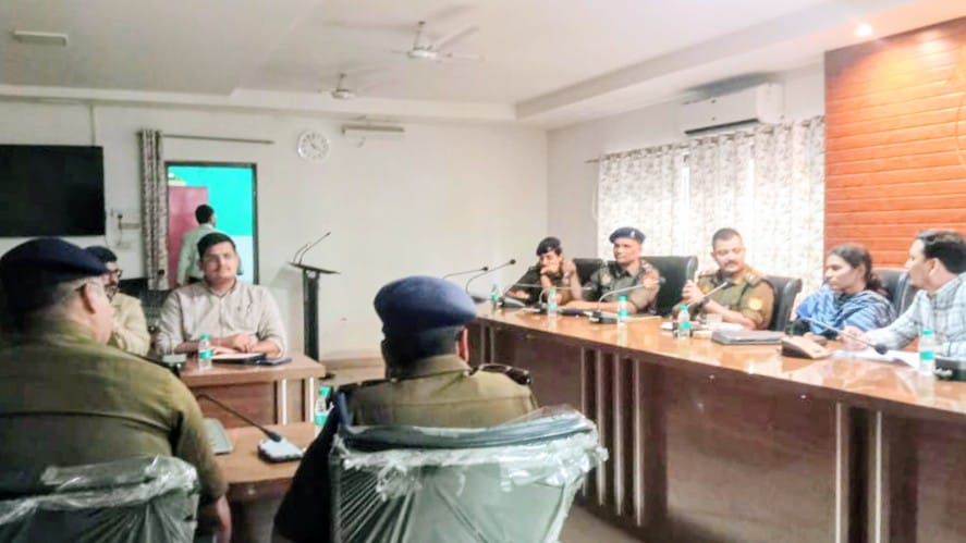 डीएम-एसपी ने "कसी लगाम" : अवैध खनन, ओवरलोडिंग व माफियाओं पर चलेगा "डंडा"