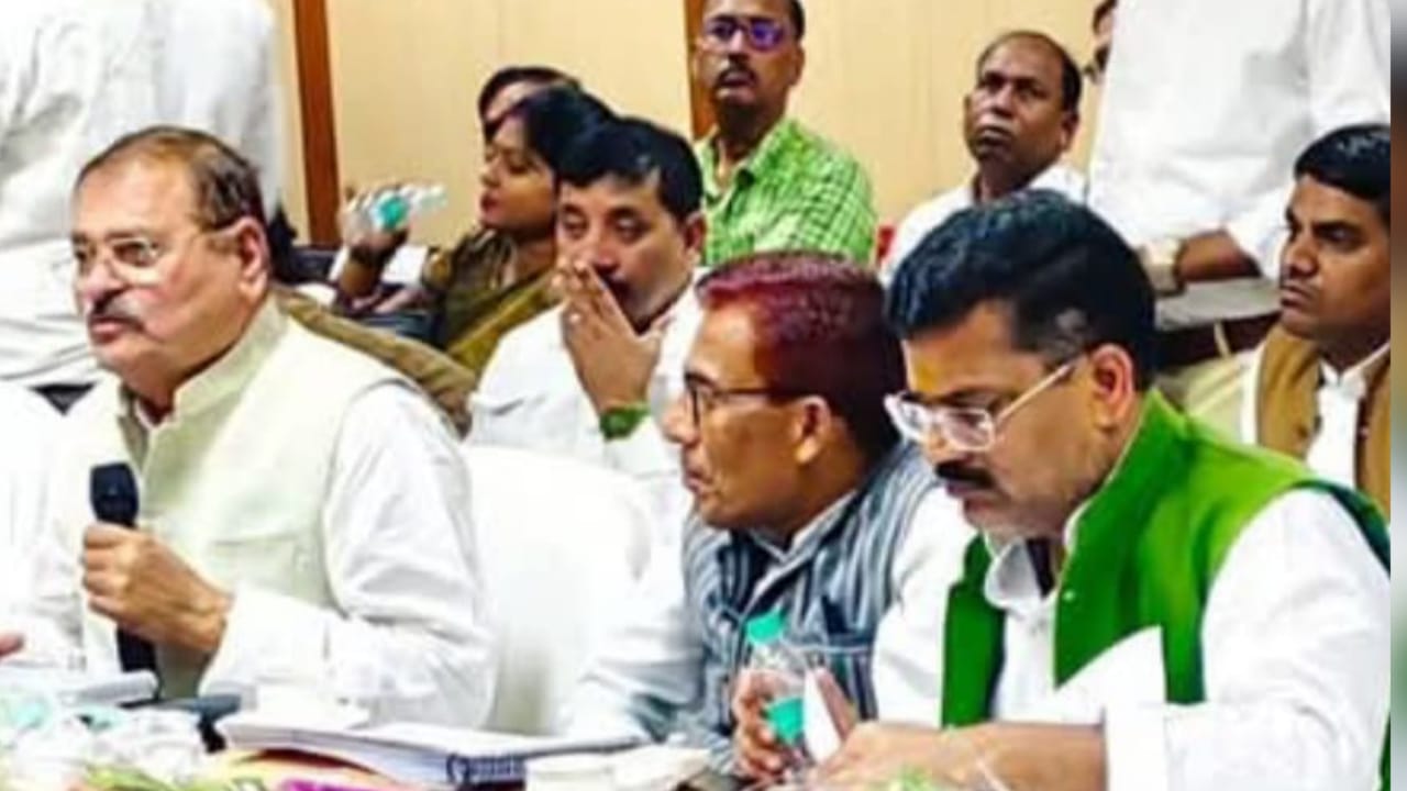 विधायक विशंभर की 'गर्जना' से कांपे अफसर: भ्रष्टाचार पर 'फूटा बम' !