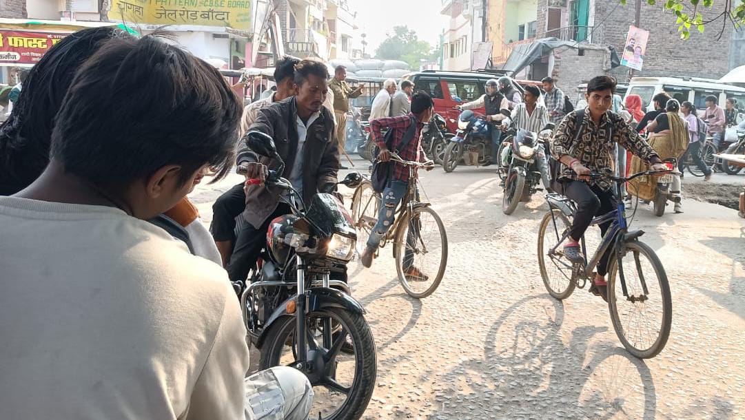 ट्रैफिक का तांडव: केवटरा चौराहा बना 'जाम' का जंजाल, सिस्टम की 'नाकामी' से 'जनता त्रस्त'