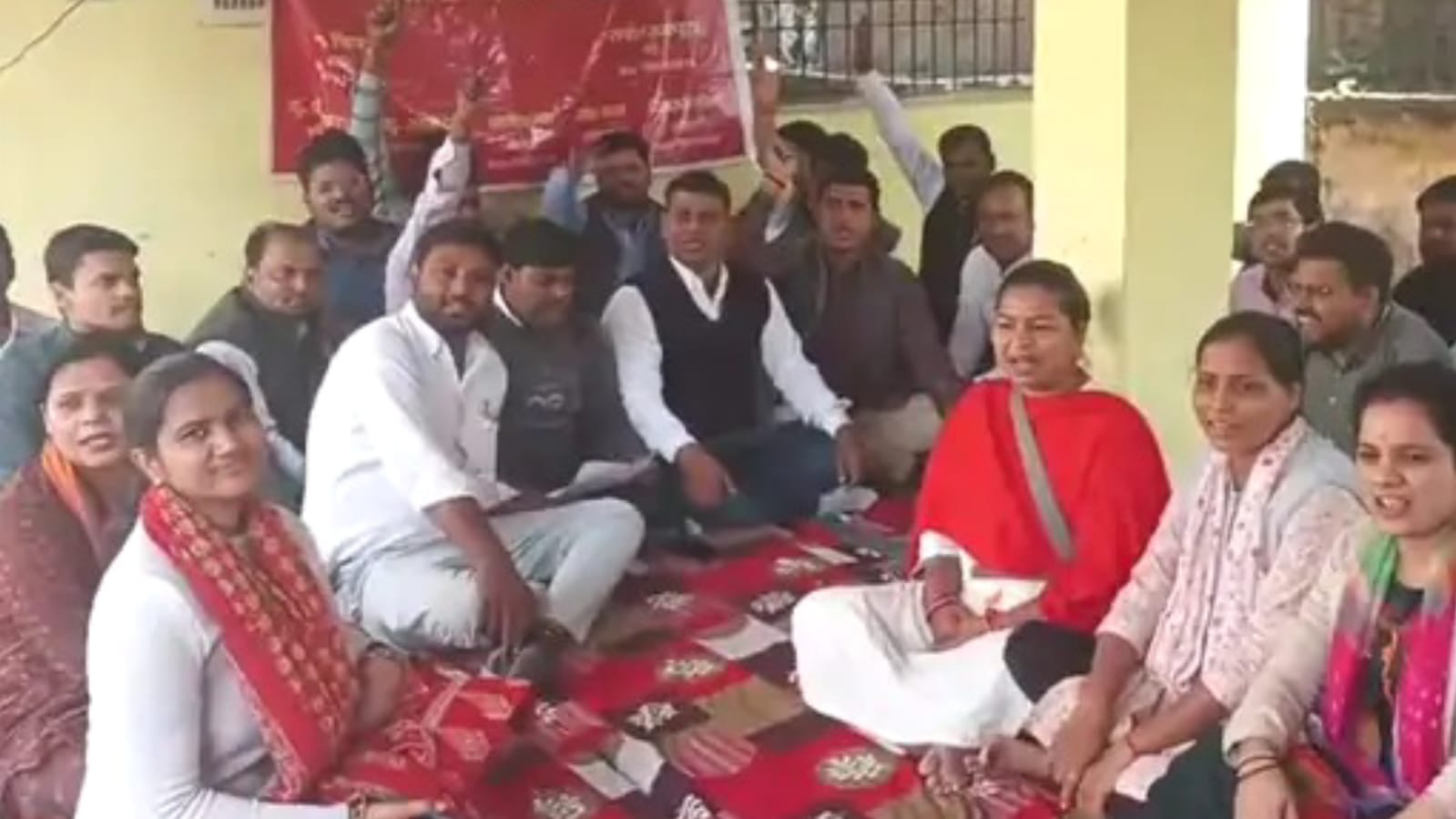 लेखपालों का 'गुस्सा' उफान पर: सरकार को 'आंदोलन' की खुली चेतावनी