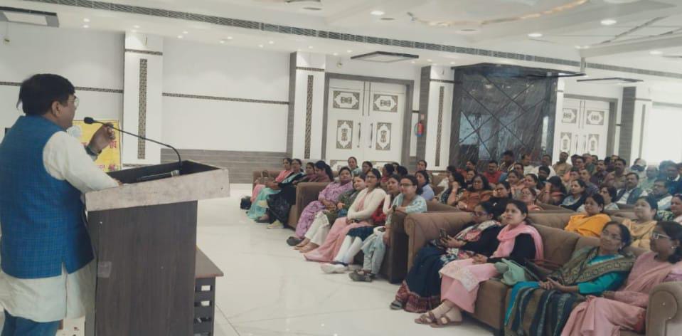बांदा के 'शिक्षक' दिल्ली में भरेंगे 'हुंकार': बैठक कर 'रणनीति' को दिया अंजाम