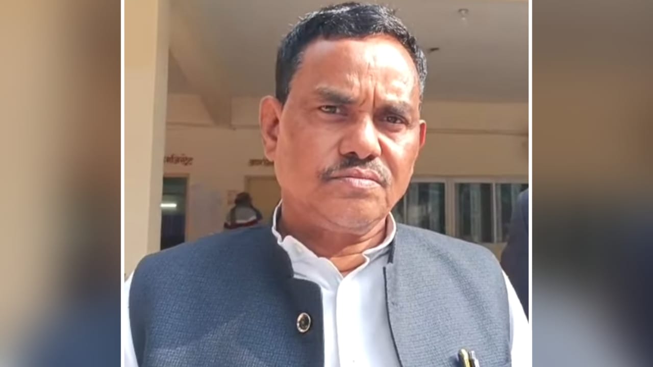 बांदा के चार मछुआरे 'पाकिस्तानी' जेल में बंद : पूर्व सांसद नें 'रिहाई' हेतु दिया ज्ञापन