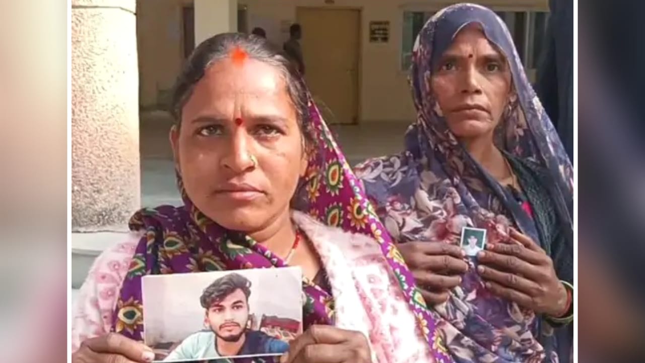 बांदा के चार मछुआरे 'पाकिस्तानी' जेल में बंद : पूर्व सांसद नें 'रिहाई' हेतु दिया ज्ञापन