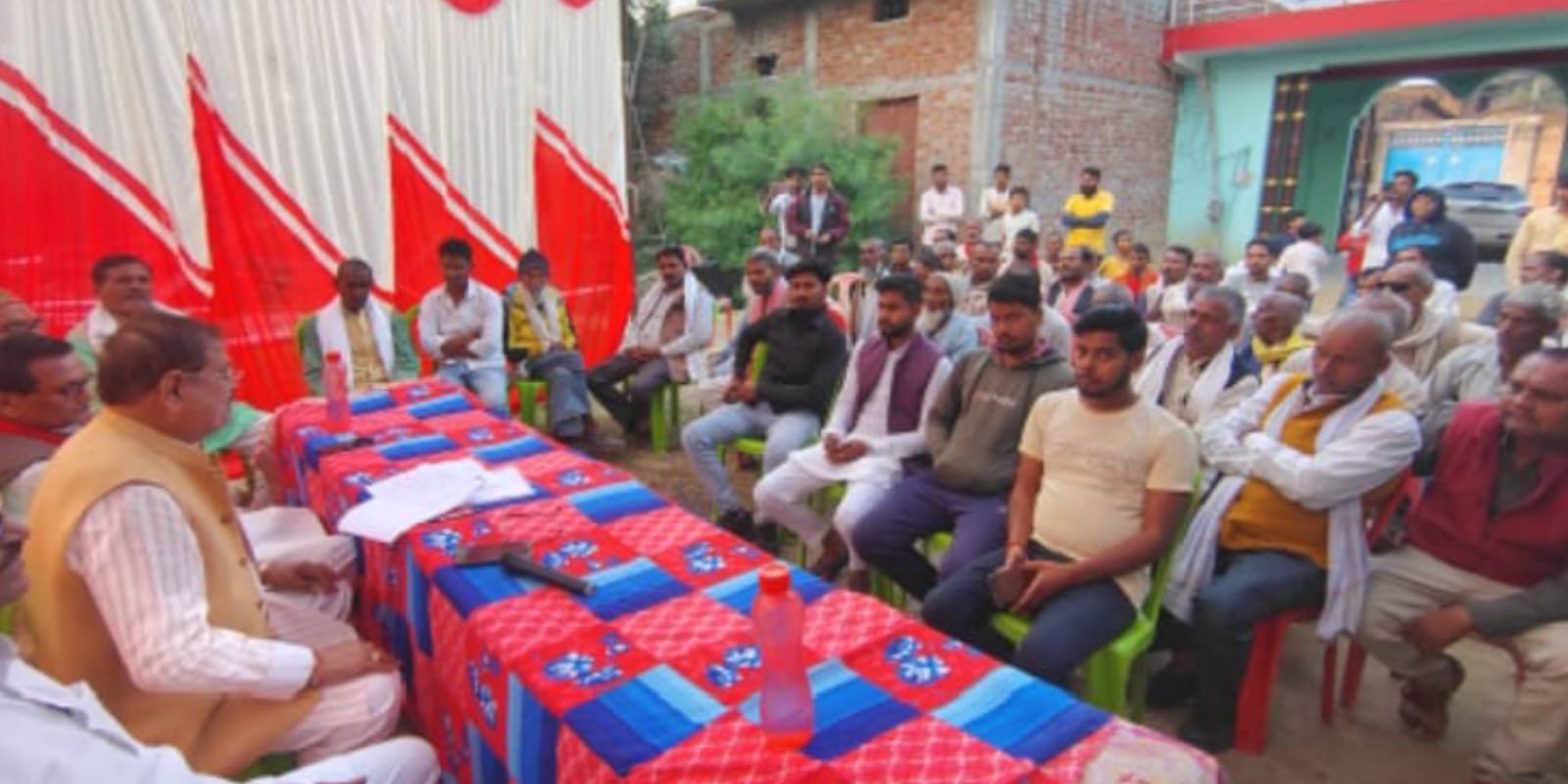 विधायक विशम्भर 'मतदाताओं' में 'पुनरीक्षण' के बनें 'नायक' : विपक्षियों को लगते 'खलनायक' ?