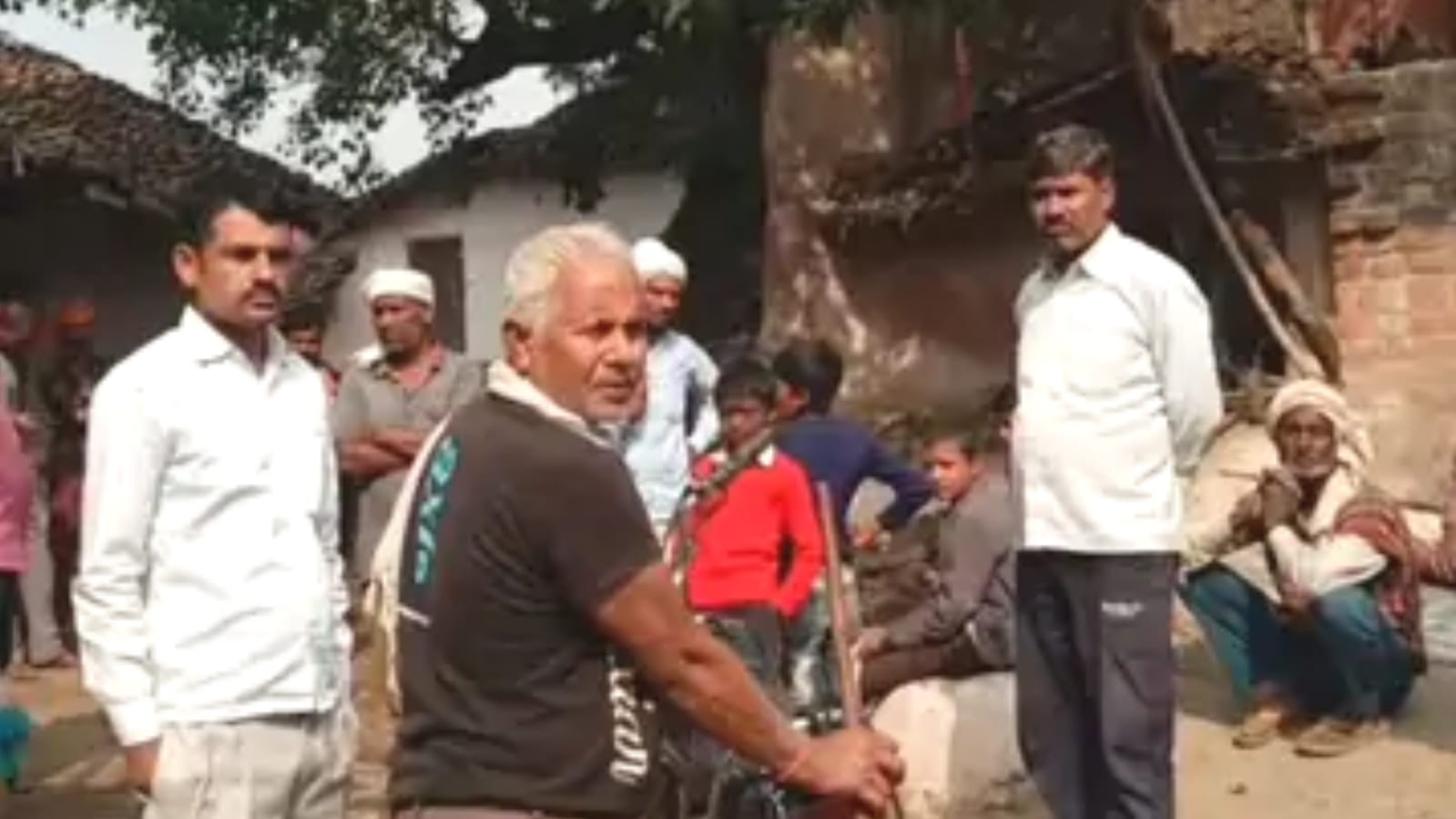 भाटी गांव में 'पशुबाड़े' में दहकी 'आग' बनी जान लेवा : पांच मवेशियों की मौत