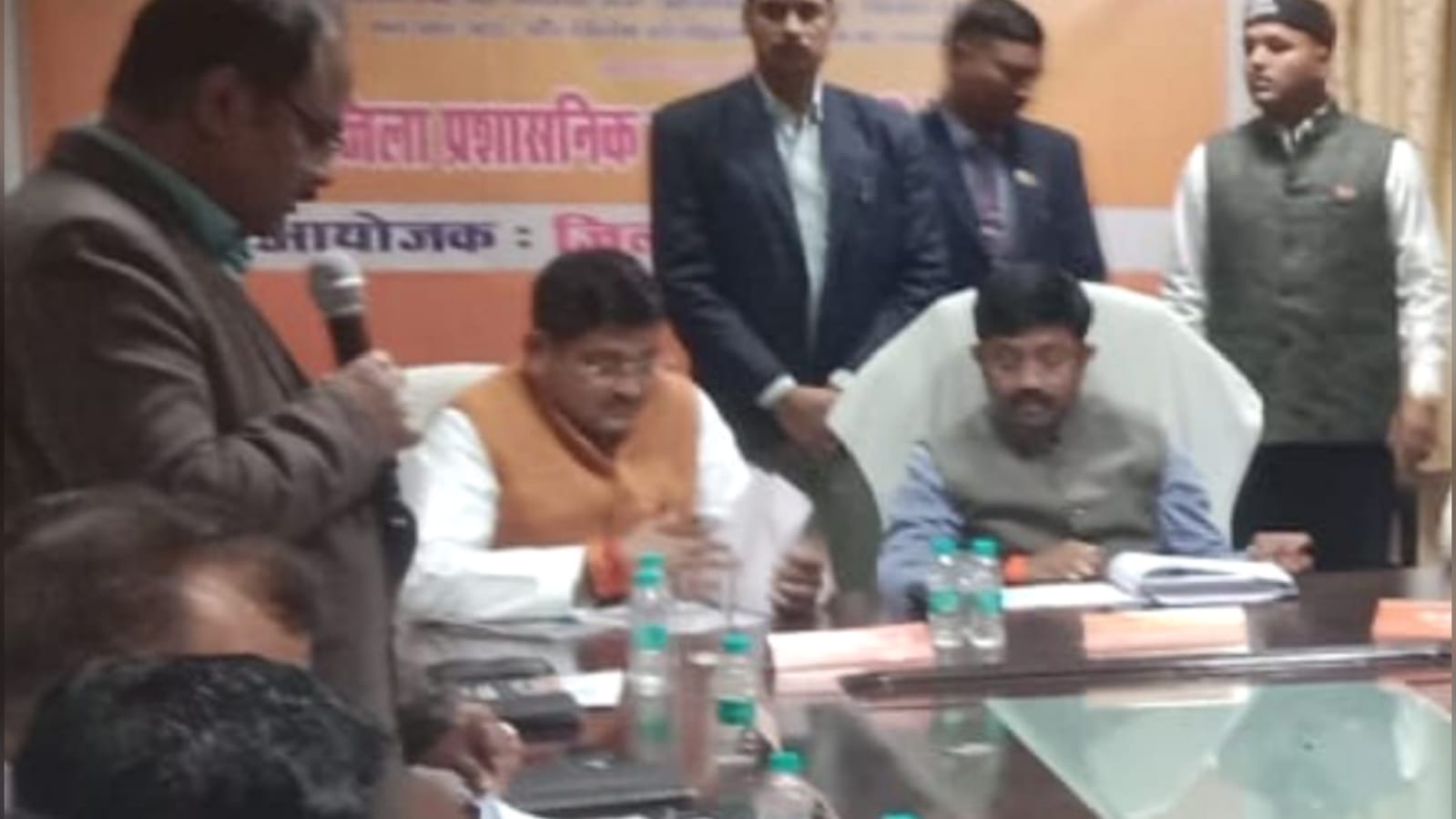 बांदा में विकास कार्यों की 'ढोल में पोल' : मंत्री नंदी ने 'समीक्षा बैठक' में लगाई 'फटकार' !