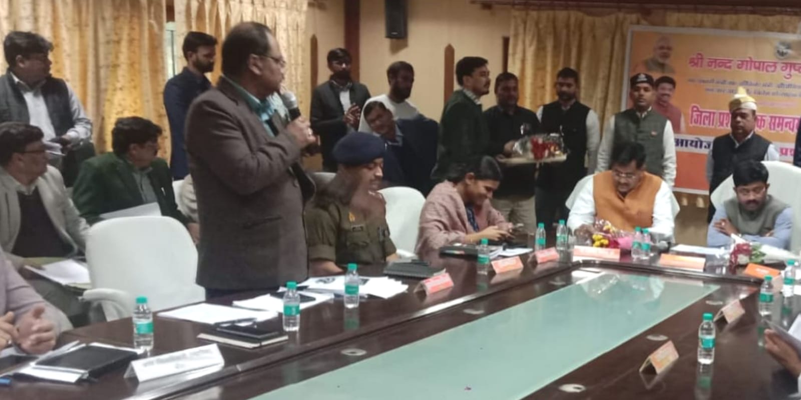 बांदा में विकास कार्यों की 'ढोल में पोल' : मंत्री नंदी ने 'समीक्षा बैठक' में लगाई 'फटकार' !