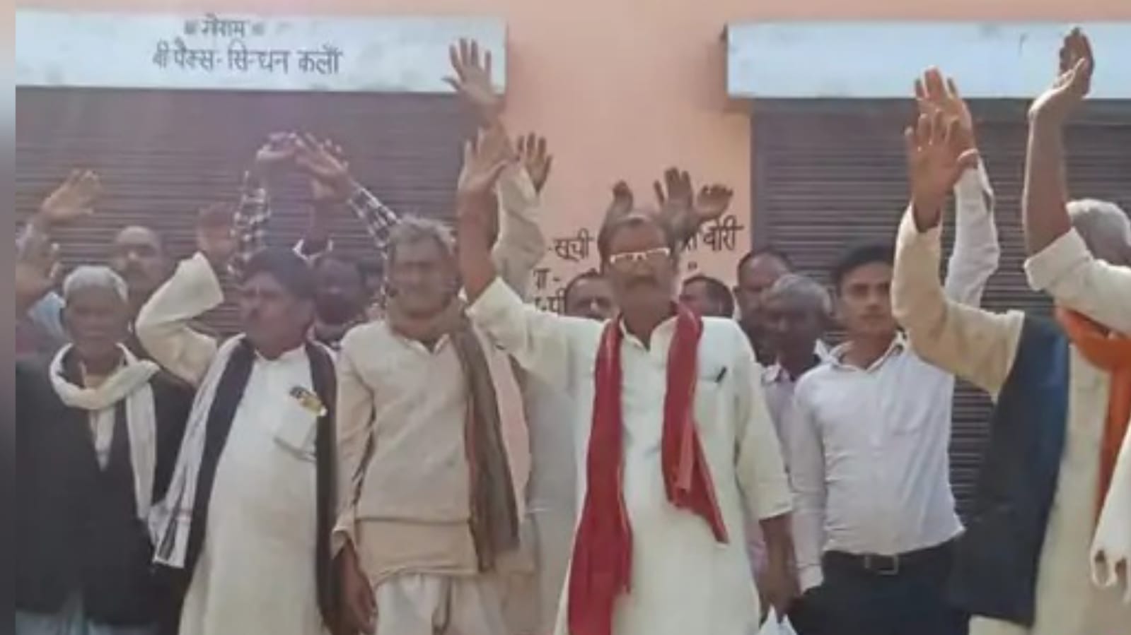 खाद न मिलने पर किसानों का 'फूटा गुस्सा' : लगाया जाम, प्रशासन में 'हड़कंप'