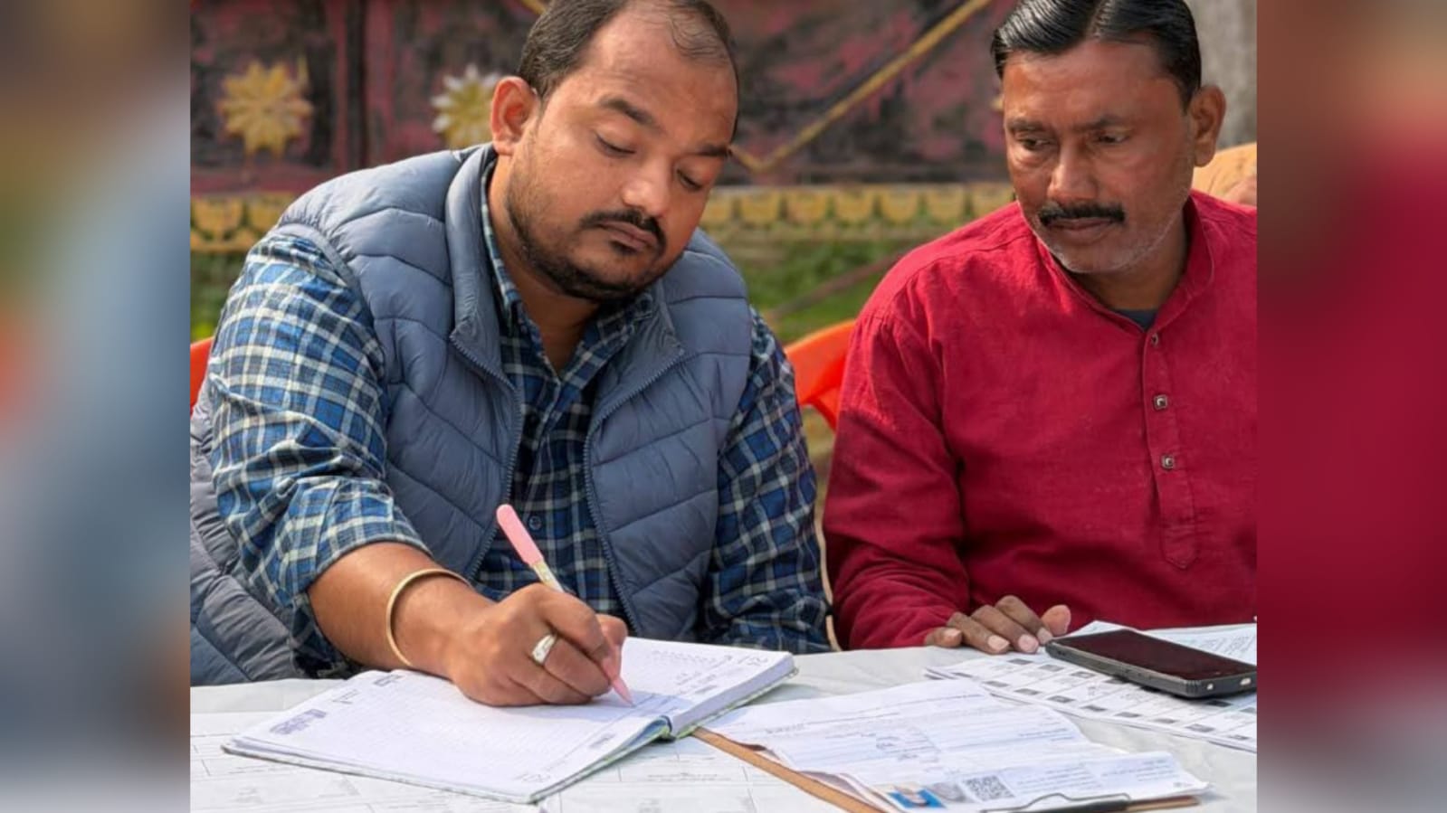 प्रतिनिधि अंकित द्वारा 'एसआईआर' को 'रफ्तार': कैंप एवं डोर-टू-डोर भरवाए फॉर्म