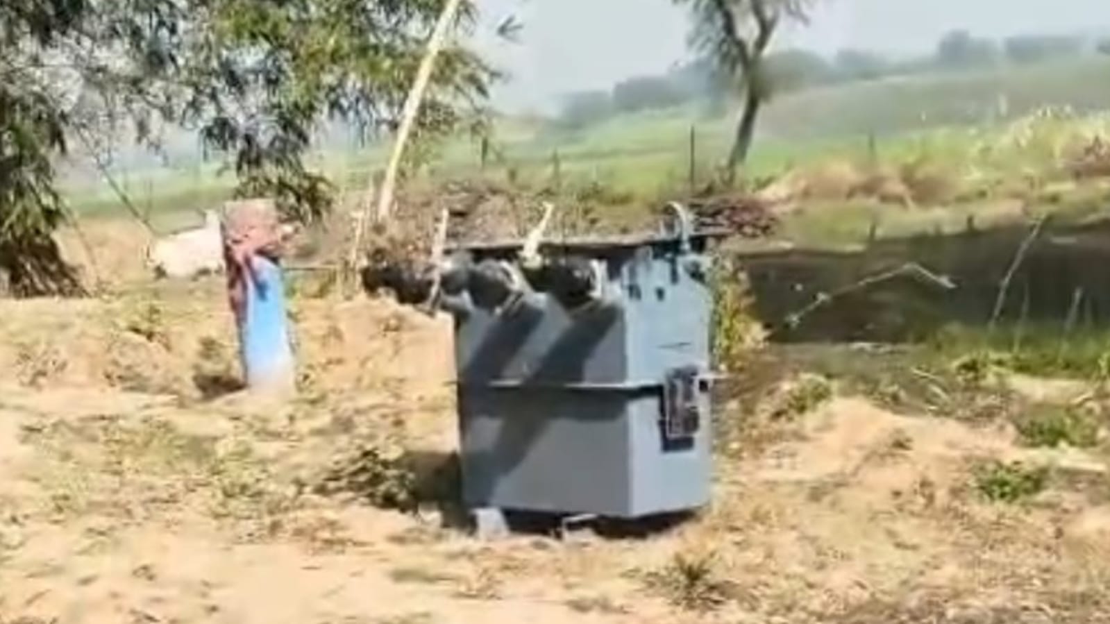 दबंगई: ग्राम समाज की जमीन पर 'अवैध कब्जा ! 'सरकारी मशीनरी' की उड़ी 'धज्जियां' !