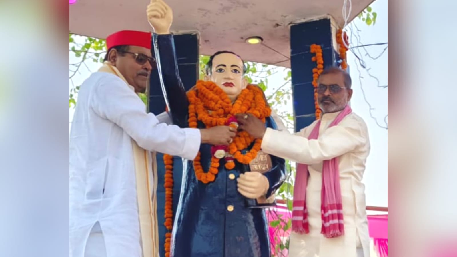 विधायक विशंभर नें 'लोकतंत्र के भगवान' की किया पूजा: बताया 'सपा' ही उनकी सबसे 'बड़ी पुजारी'