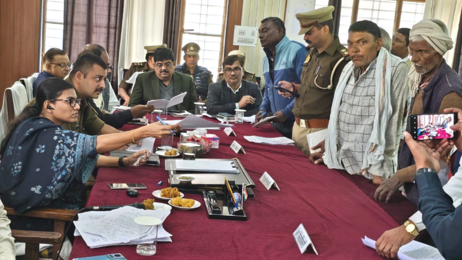 डीएम की मौजूदगी में 'सिस्टम बेनकाब' : समाधान मॉडल हुआ 'फेल' ?