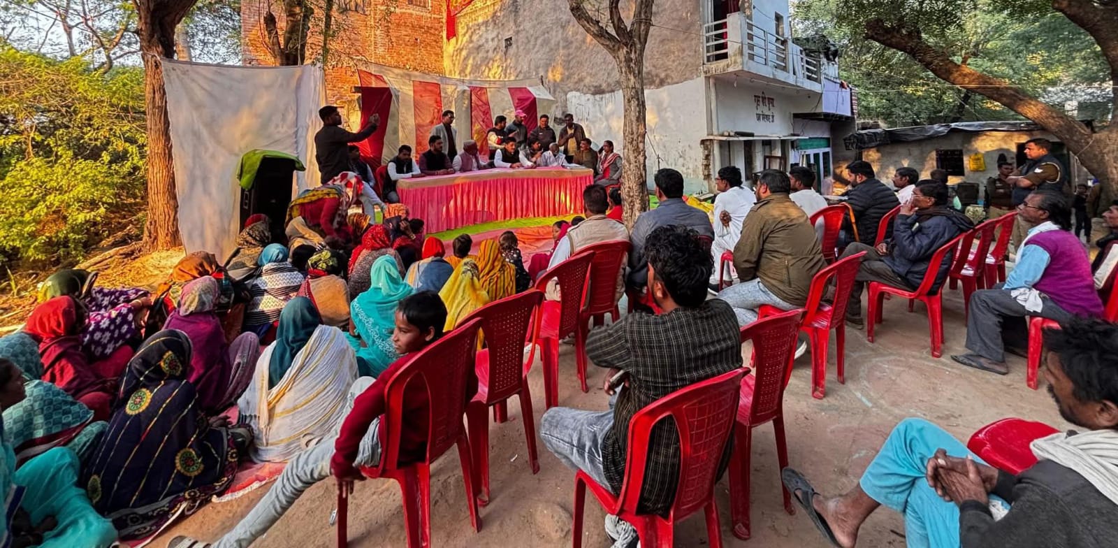 मंत्री रामकेश ने 'लोकतंत्र' को कर रहे मजबूत : बूथ स्तर पर 'मतदाता सूची' की खुद की समीक्षा