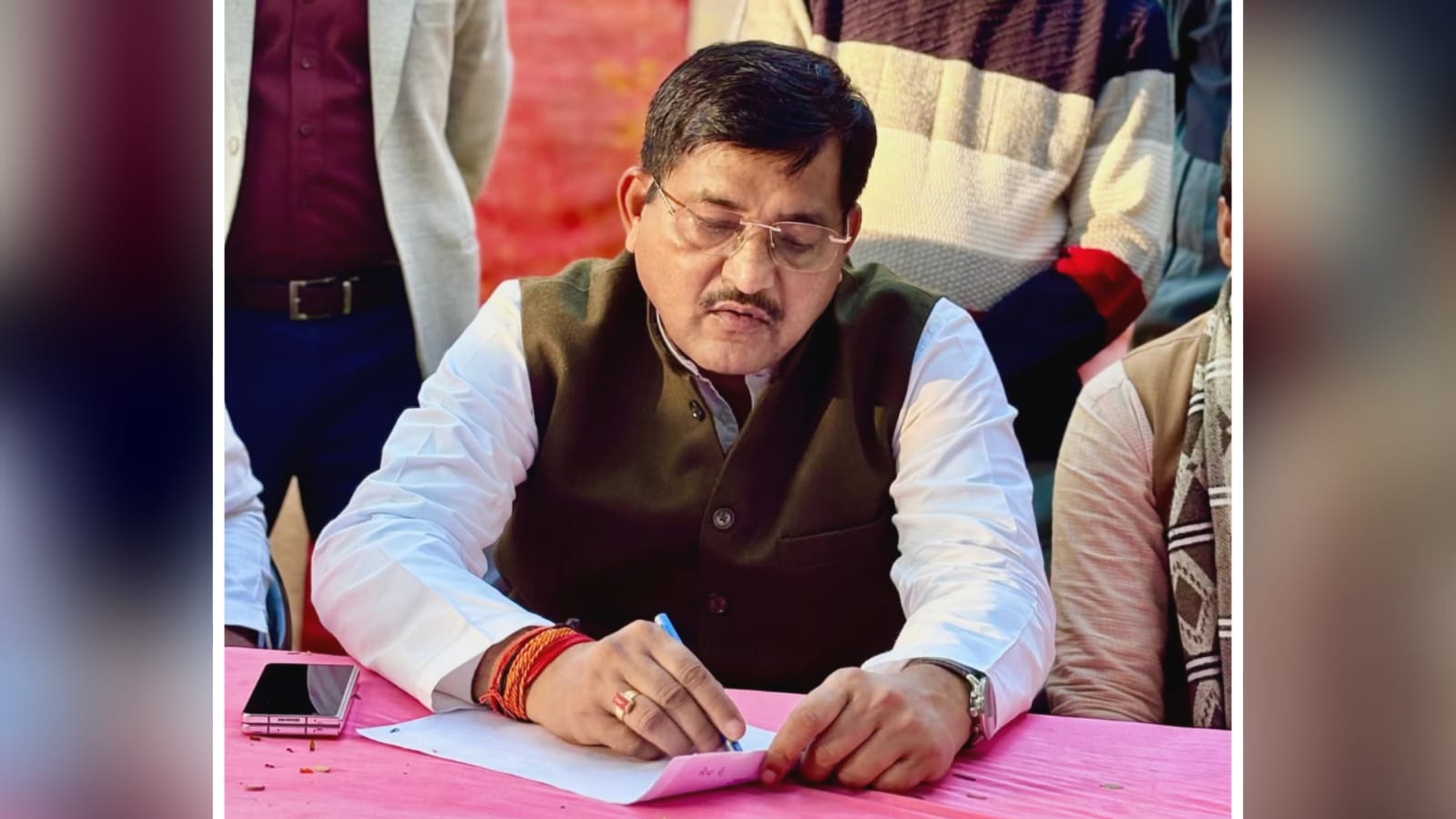 मंत्री रामकेश ने 'लोकतंत्र' को कर रहे मजबूत : बूथ स्तर पर 'मतदाता सूची' की खुद की समीक्षा