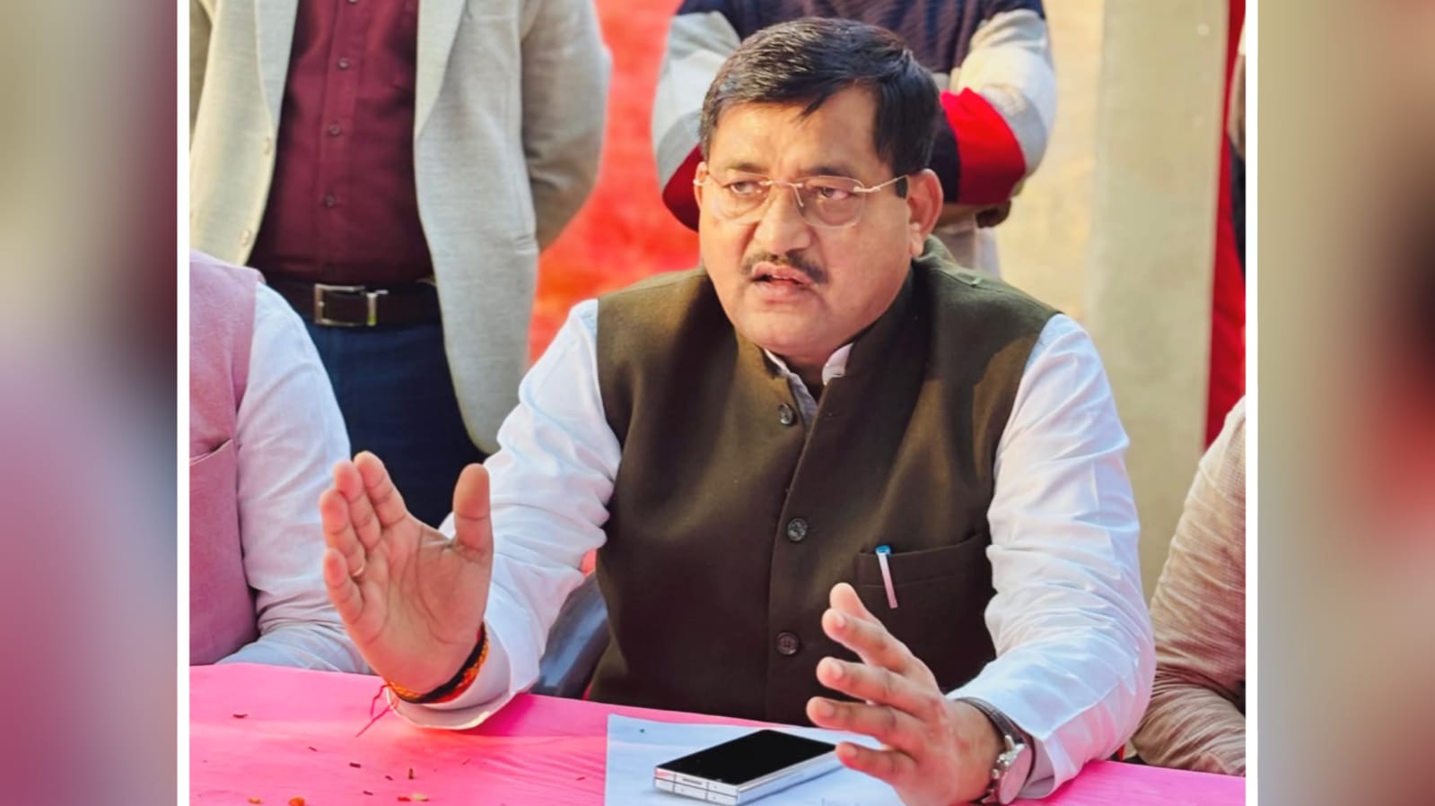 मंत्री रामकेश ने 'लोकतंत्र' को कर रहे मजबूत : बूथ स्तर पर 'मतदाता सूची' की खुद की समीक्षा