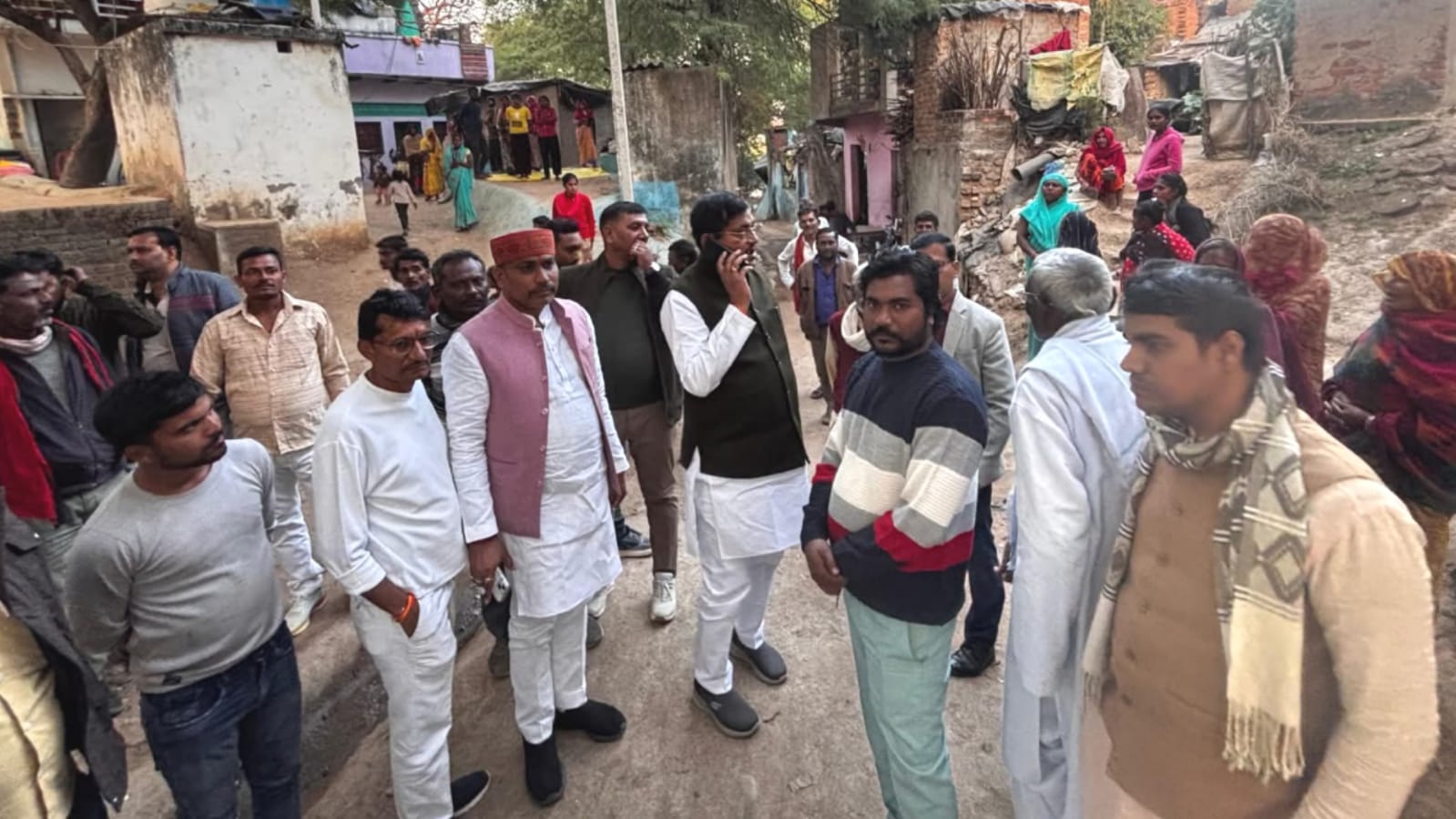 मंत्री रामकेश ने 'लोकतंत्र' को कर रहे मजबूत : बूथ स्तर पर 'मतदाता सूची' की खुद की समीक्षा
