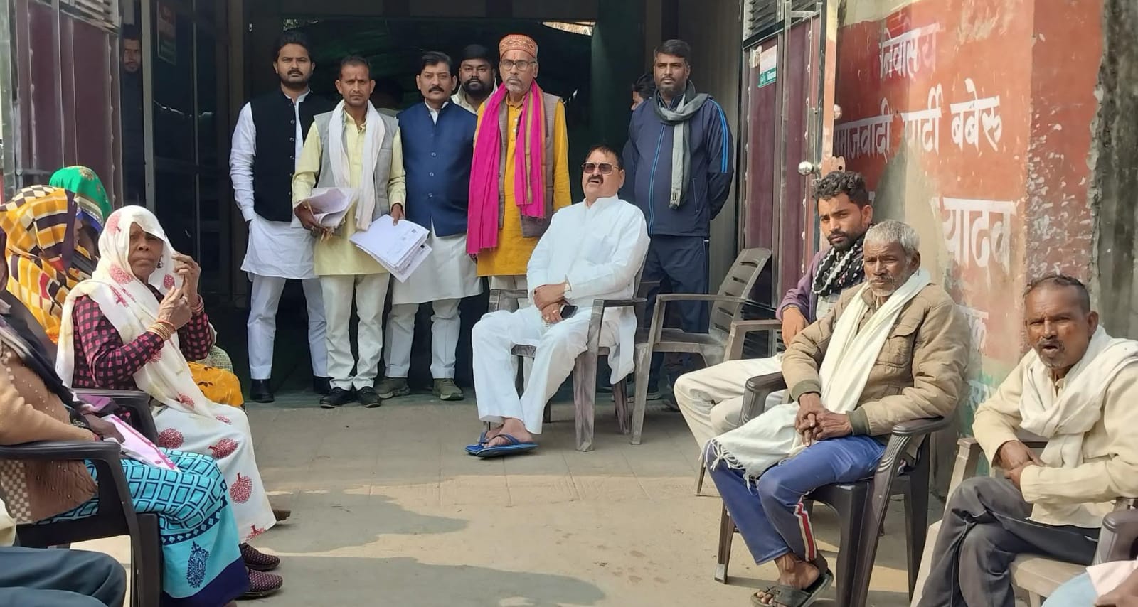 विधायक विशंभर की 'कार्यशैली' बनी 'चर्चा' का केंद्र: दरियादिली से निभा रहे 'जनसेवा का संकल्प'