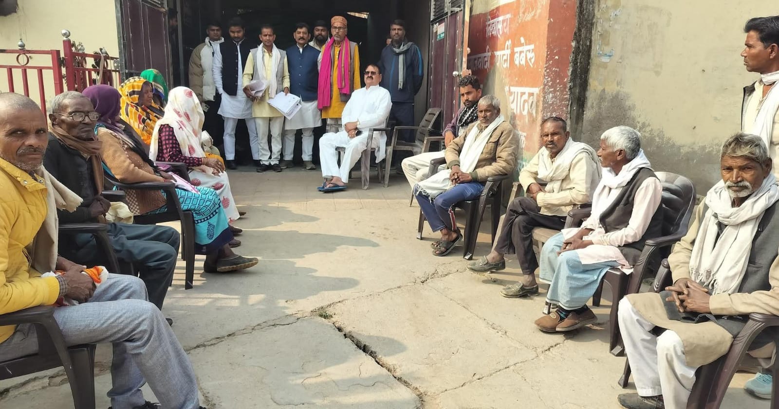 विधायक विशंभर की 'कार्यशैली' बनी 'चर्चा' का केंद्र: दरियादिली से निभा रहे 'जनसेवा का संकल्प'