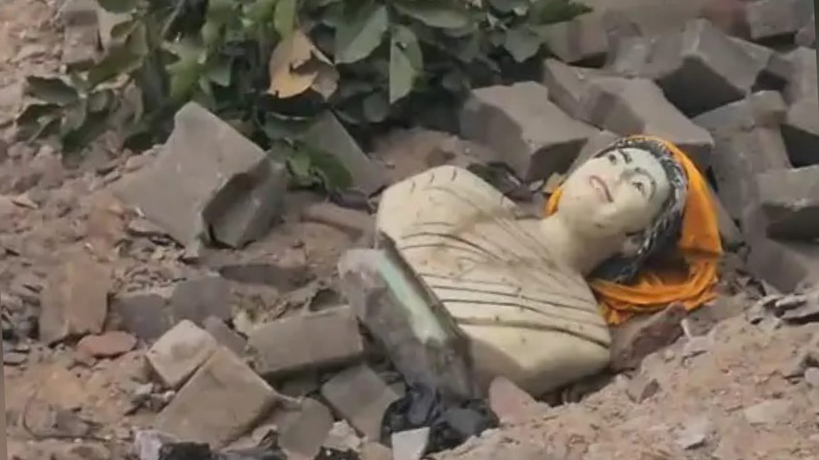 इंदिरा गांधी प्रतिमा हटते ही कांग्रेस का सियासी विस्फोट: राजेश दीक्षित का प्रशासन को अल्टीमेटम !