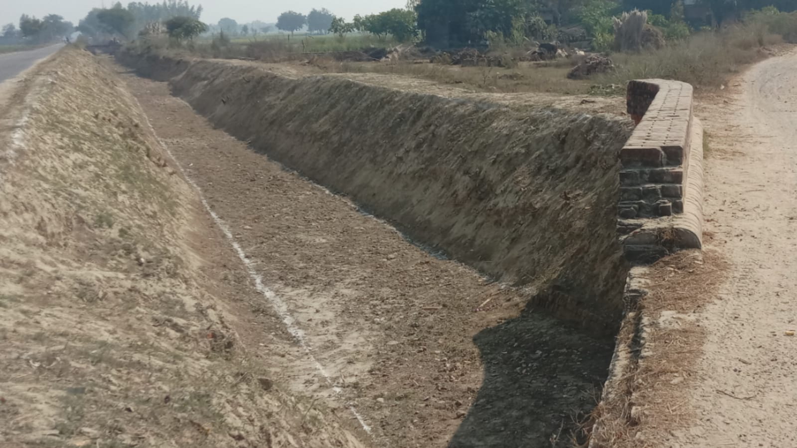 नहर सफाई में अरबों का खेल: बांदा को 'बजट' से बाहर कर 1.91 करोड़ की हुई 'कागजी सिंचाई' !