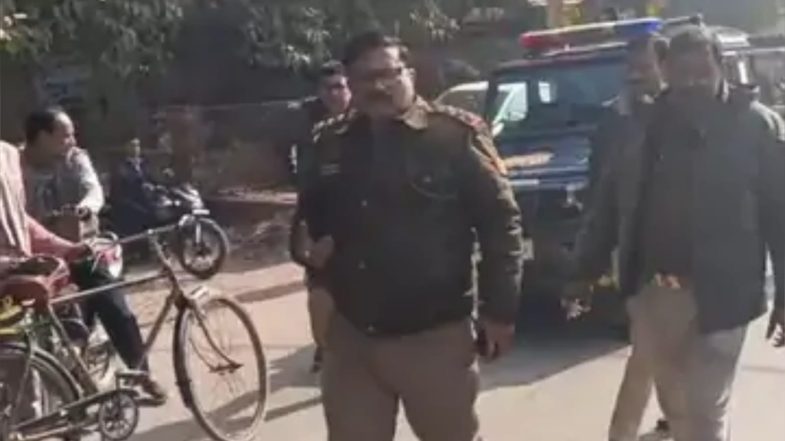 मंदिर के पास 'बछड़े' का 'कटा सिर' मिलने से हड़कंप: प्रदर्शन और जाम से प्रशासन के 'उड़े होश' !