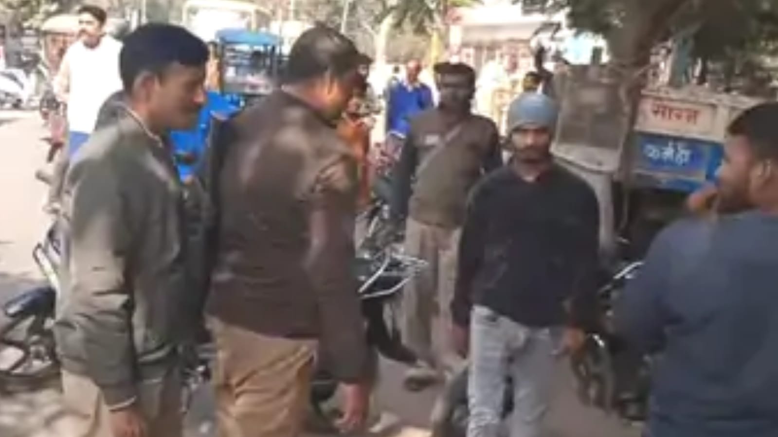 मंदिर के पास 'बछड़े' का 'कटा सिर' मिलने से हड़कंप: प्रदर्शन और जाम से प्रशासन के 'उड़े होश' !
