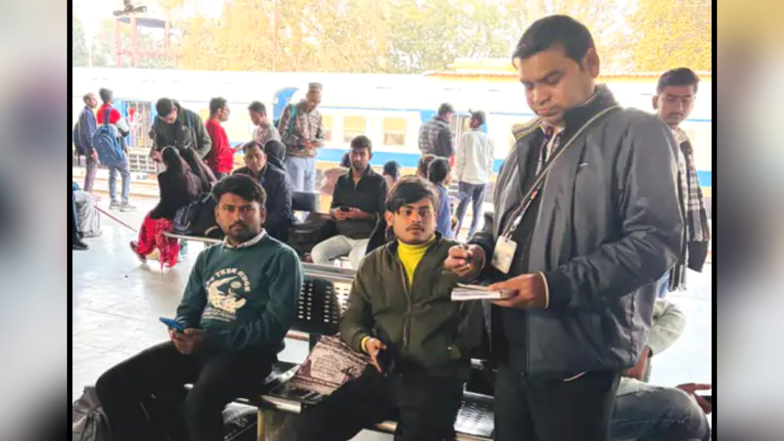 बांदा रेलवे की 'किलाबंदी' : टिकट चेंकिग में 2.62 लाख की वसूली, स्टेशन में मचा 'हड़कंप'