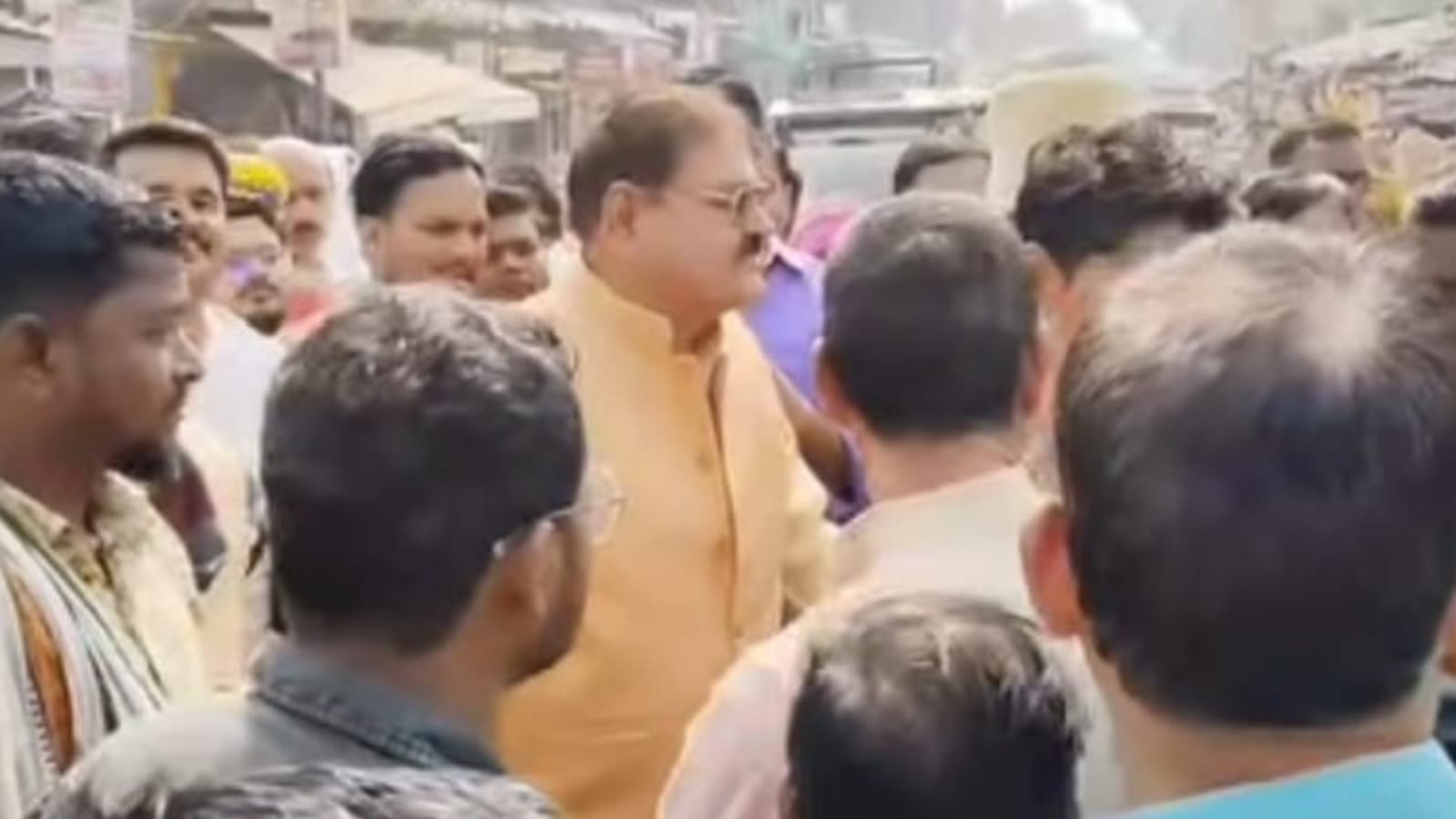 विधायक विशंभर का जनता दरबार 'सेवा' की मिसाल: भाजपाई भी आते लेकर 'फरियाद'