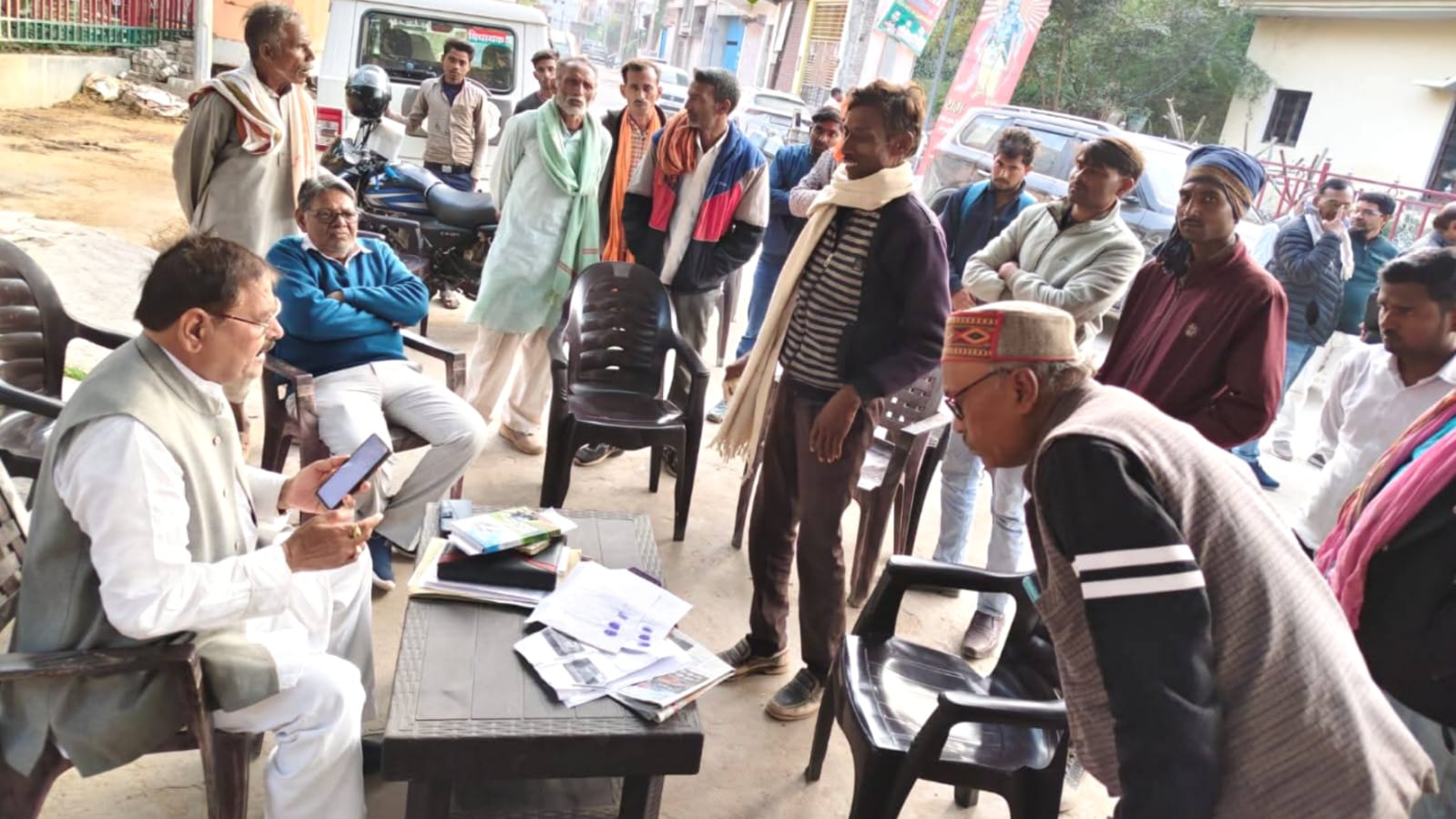 विधायक विशंभर का जनता दरबार 'सेवा' की मिसाल: भाजपाई भी आते लेकर 'फरियाद'