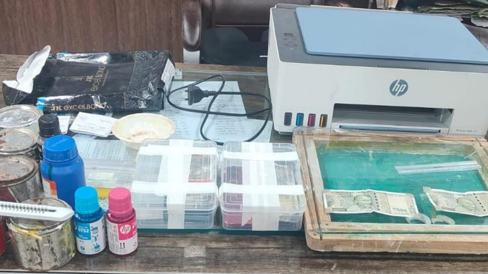 पांच सौ के 'नकली नोटों' से मचा हड़कंप: पुलिस द्वारा 'सिंडिकेट' नेस्तनाबूद, दो गिरफ्तार