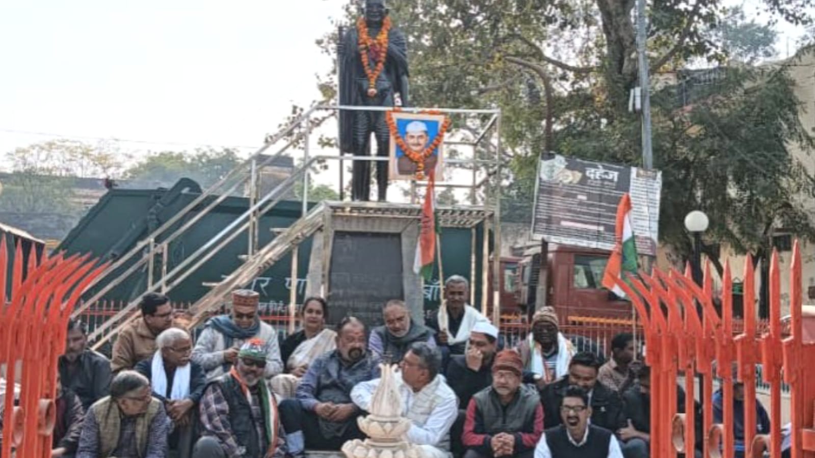 मनरेगा पर महायुद्ध: कांग्रेस ने 'फूंका' सरकार के खिलाफ 'आंदोलन' का 'बिगुल'