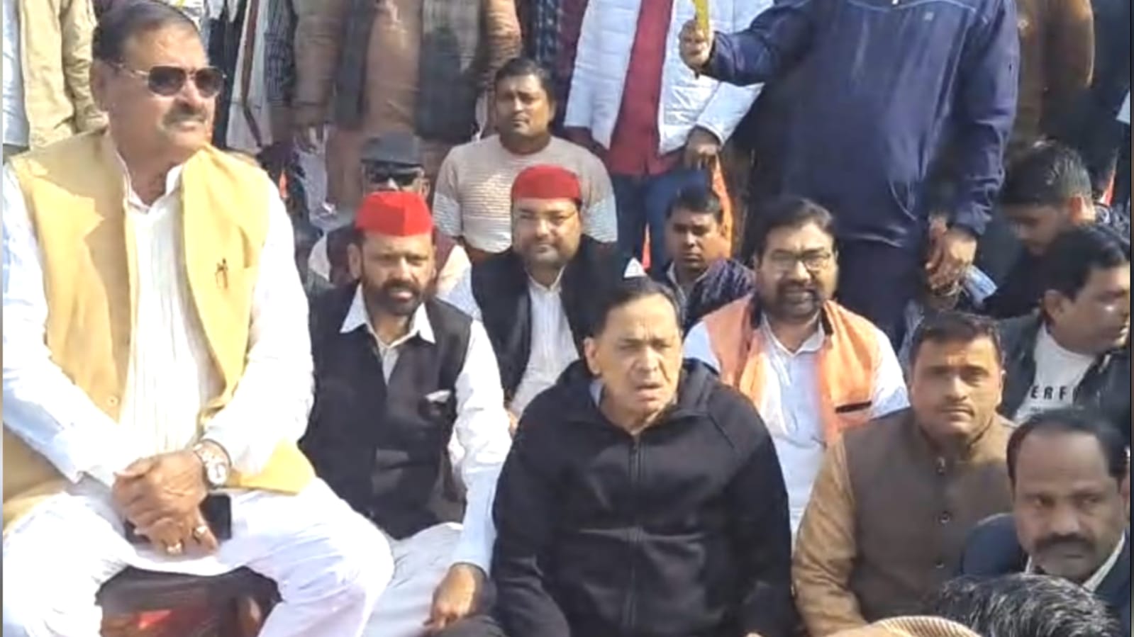 राइफल क्लब पर सियासी संग्राम: सपा-कांग्रेस का अल्टीमेटम, 'आर-पार' की होगी 'जंग'